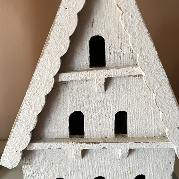 Rustic White Wooden Birdhouse very well made heavy duty wood and stained - Picture 5 of 6